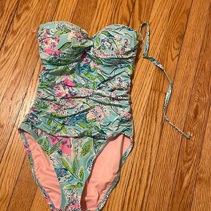 Lilly Pulitzer women’s size 4 one piece bathing suit